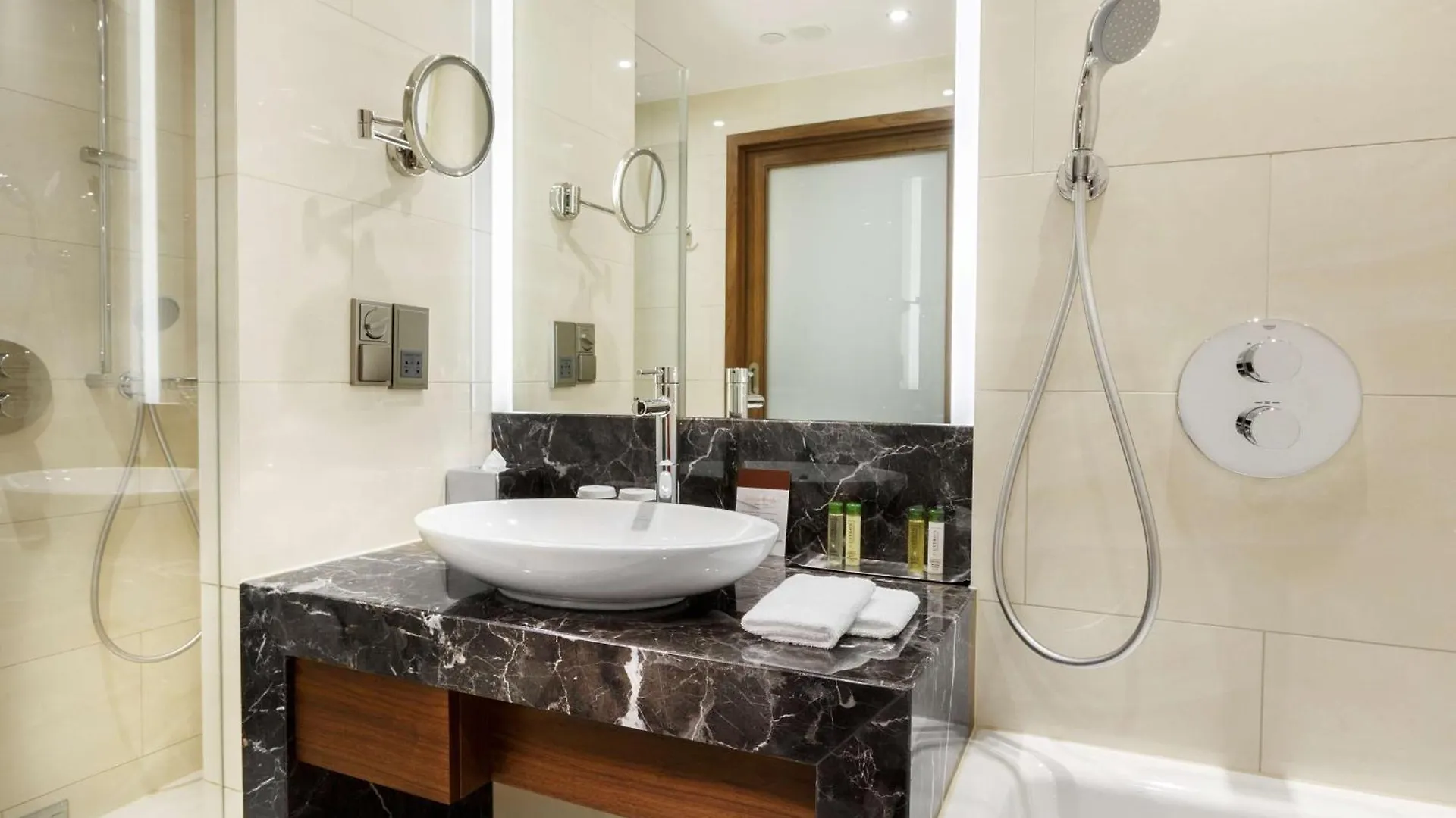 Doubletree By Hilton Hotel & Conference Centre Warszawa